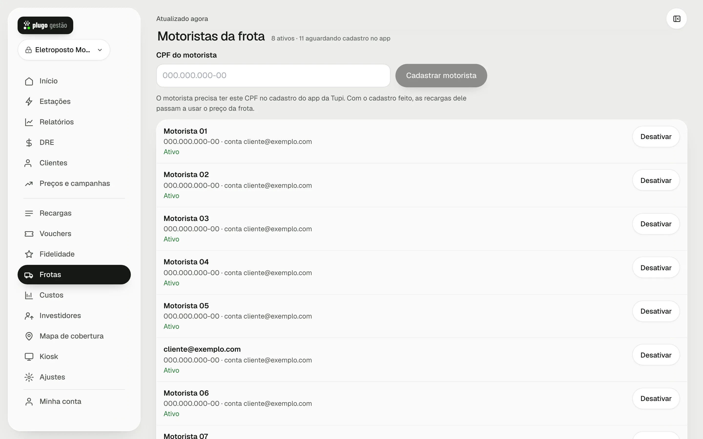 Motoristas da frota no computador